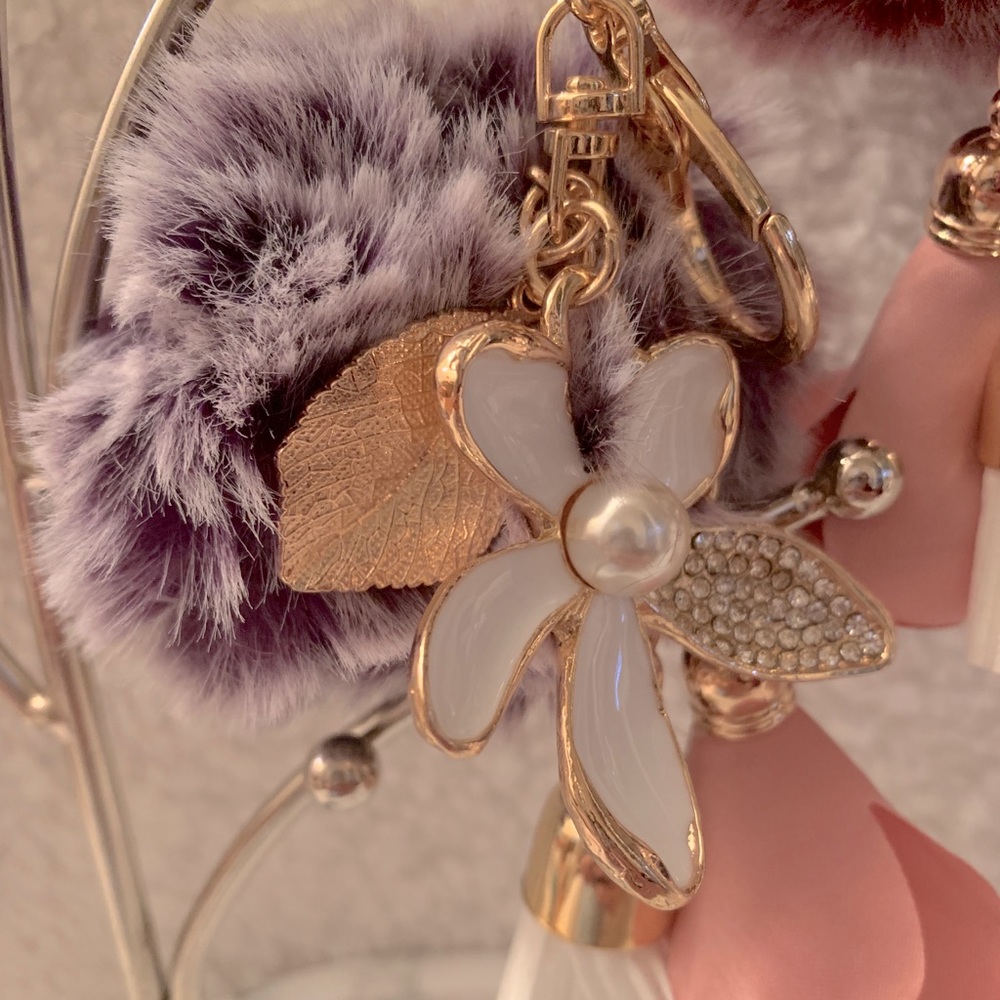 Crystal flower handbag charm Pom Pom keychain Grey